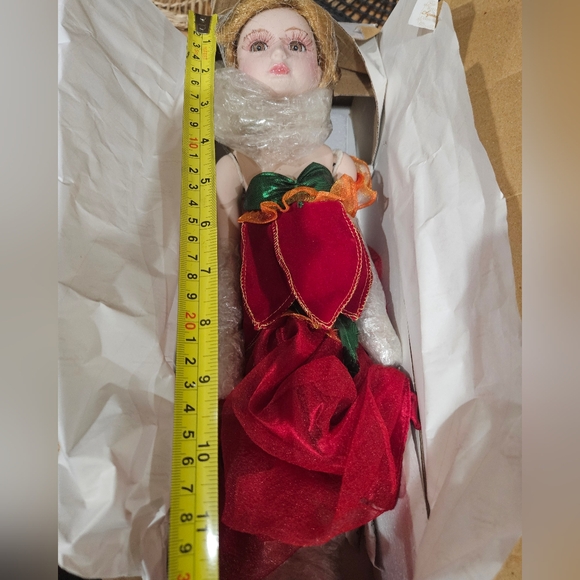 New Heritage Signature Collection doll - Picture 5 of 9